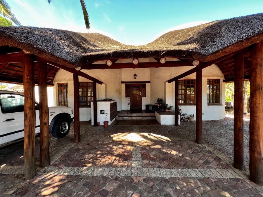 7 Bedroom Property for Sale in Sir Lowrys Pass Village Western Cape